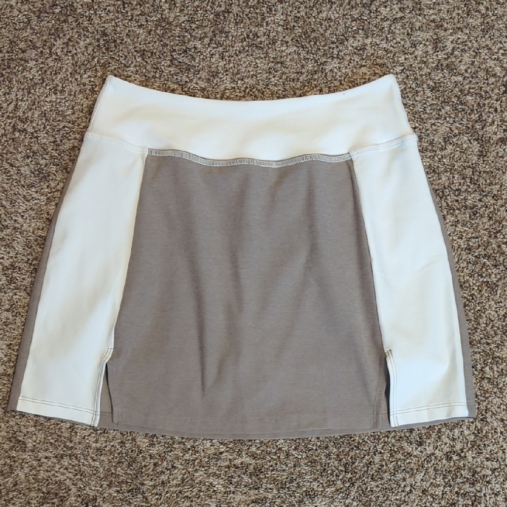 Beyond Yoga Two-Tone White and Taupe Athletic Skirt